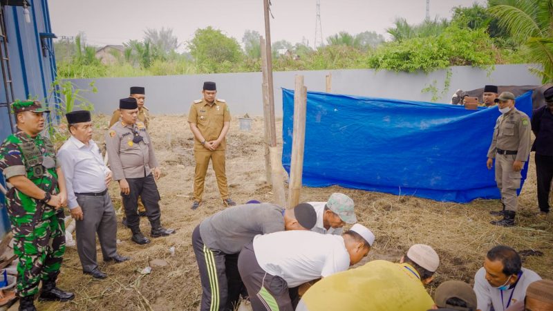 Bobby Nasution dan Keluarga Kurban 3 Ekor Sapi Di Masjid Jami’ Hanifah