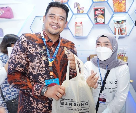 Walikota Medan Borong Produk UMKM di Ajang Indonesia City Expo APEKSI Padang