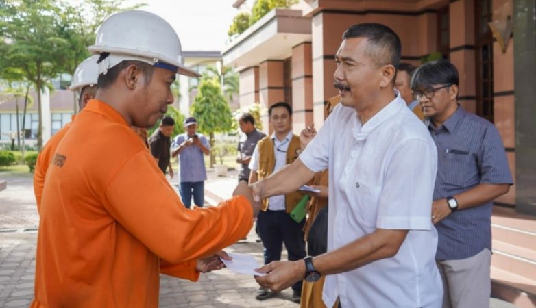 Terima IJT Tahun 2023, Karyawan Kantor Direksi PTPN III Sisihkan Sebagian Rezeki Untuk CS