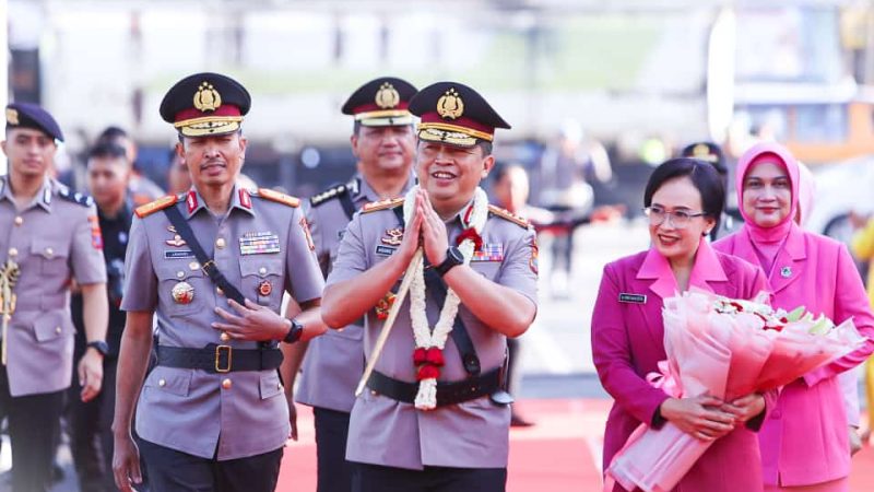 Irjen Pol Agung Setya Imam Effendi Disambut Pedang Pora di Polda Sumut