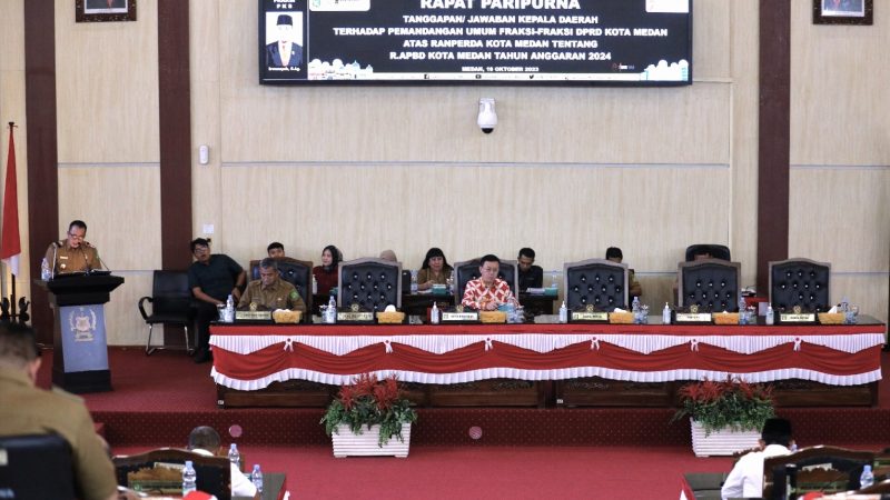 Wakil Walikota Menyampaikan Tanggapan Pemandangan Umum Fraksi-fraksi