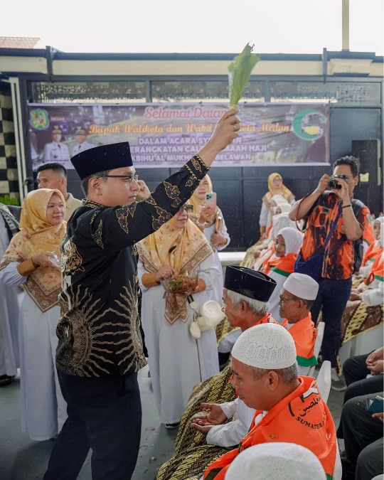 Rico Waas Tepung Tawari 85 Calon Haji KBIHU Al Mukhlisin
