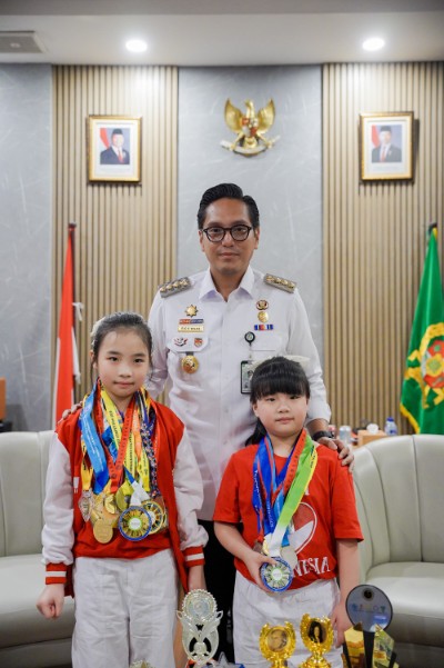 Rico Waas Takjub Dengan Prestasi Geraldine dan Hahley Saimen