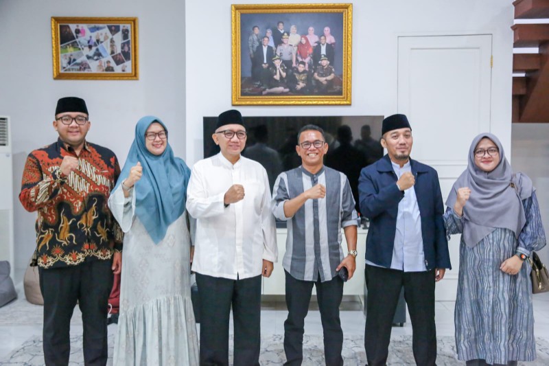 H Zakiyuddin Sambut Kunjungan Presiden Universitas Darunnajah