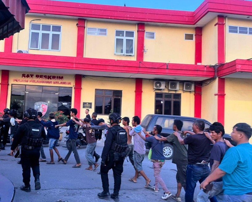 Satuan Brimob Polda Sumut dan Polres Belawan Amankan 17 Pelaku Pungli dan Narkoba