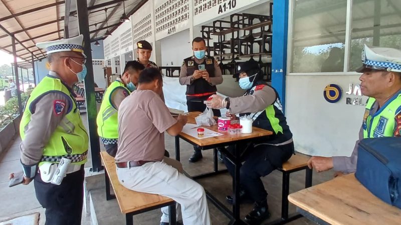 Hari ke-6 Operasi Keselamatan Toba 2026: Polda Sumut Intensifkan Ramp Check Truk dan Travel, Sopir Jalani Tes Urin