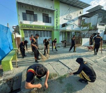Detasemen Gegana Brimob Polda Sumut Kerja Bakti di Sekolah Minggu GPDI Alfa Omega Medan