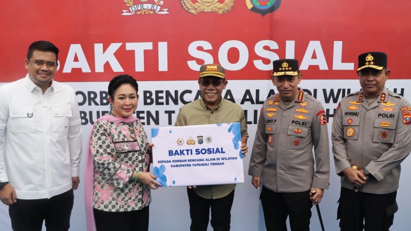 Kapolri dan Ketua Komisi IV DPR RI Salurkan 16 Truk Bantuan untuk Korban Bencana di Tapanuli Tengah
