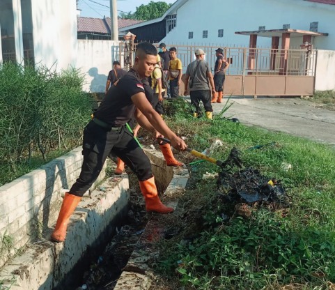 Lingkungan Bersih, Pasar Nyaman: Bukti Nyata Pengabdian Brimob untuk Masyarakat Tebing Tinggi.