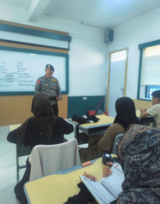 Menumbuhkan Karakter Religius Sejak Dini, Brimob Hadir Dampingi Siswa SMA Kemala Bhayangkari 1 Medan
