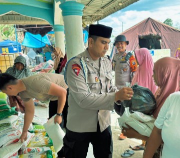 Berbagi yang Menyatukan: Brimob dan Warga Aek Ngadol di Bulan Ramadhan