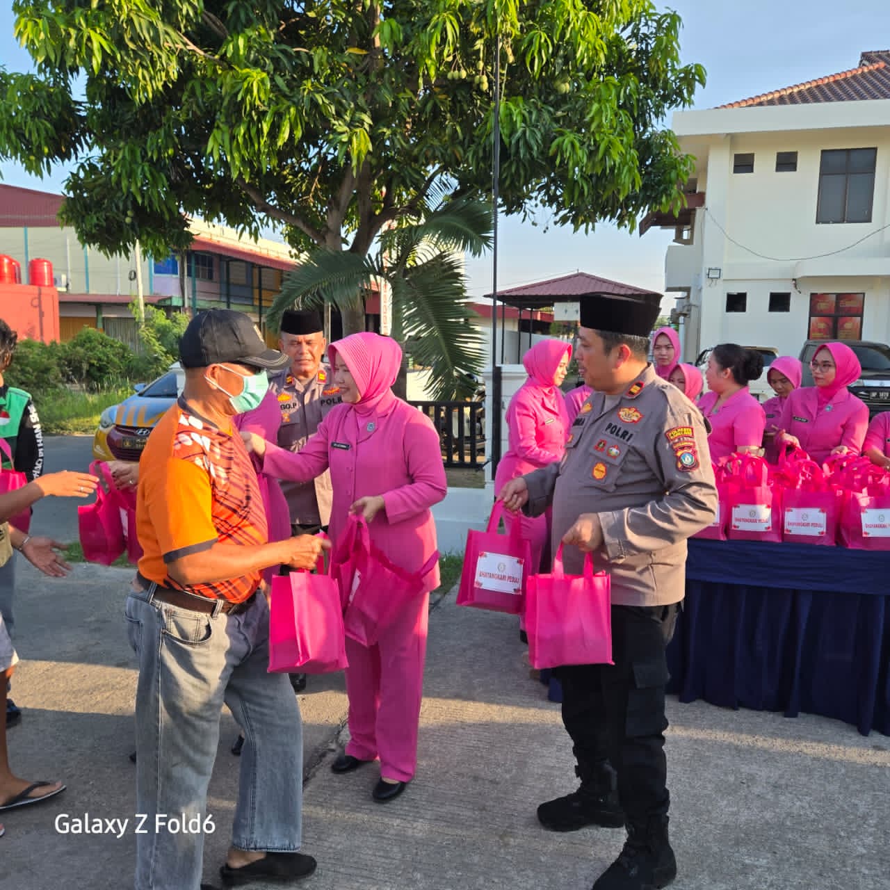 Polsek Bengkong Laksanakan Pengamanan Bazar Ramadhan 1447 H