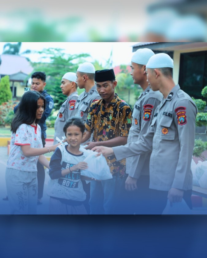 Aksi Humanis Brimob Sumut: Hangatkan Ramadhan dengan Berbagi Takjil untuk Sesama