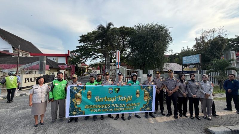 Biddokkes Polda Sumut Bagikan Takjil Gratis, Wujud Kepedulian di Bulan Ramadhan