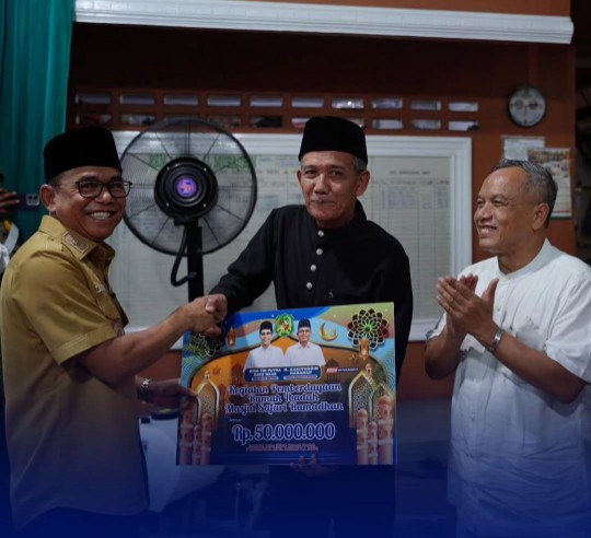 Safari Ramadan di Masjid Al Muhajirin, Zakiyuddin Harahap Serahkan Bantuan Rp 50 Juta untuk Pembangunan Masjid
