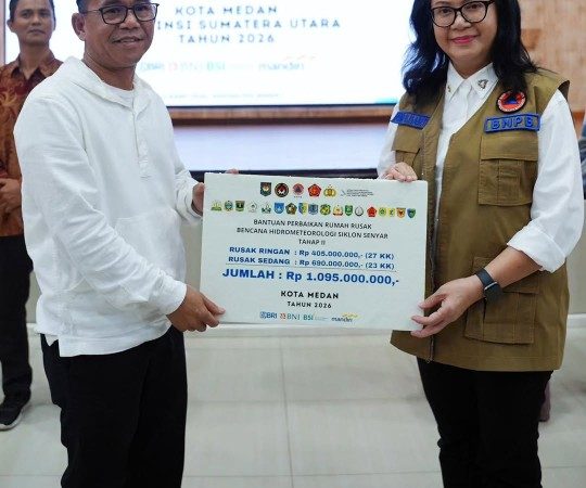 Zakiyuddin Harahap Salurkan Bantuan Perbaikan Rumah Korban Siklon Senyar