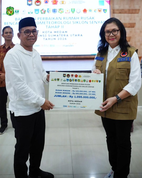 Zakiyuddin Harahap Salurkan Bantuan Perbaikan Rumah Korban Siklon Senyar