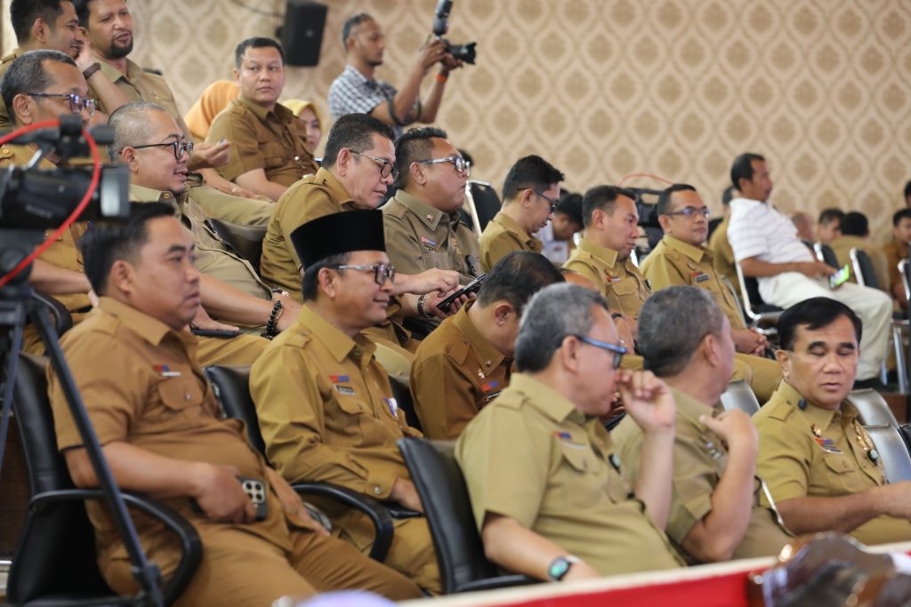 Para Pimpinan Organisasi Perangkat Daerah (OPD) Pemko Medan saat mengikuti Rapat Paripurna Tentang Penyampaian Rekomendasi LKPJ Tahun Anggaran 2025