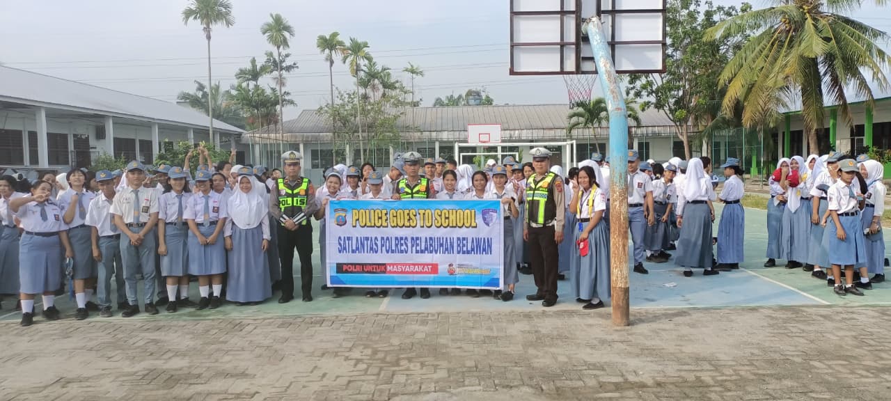 Sat Lantas Polres Pelabuhan Belawan Gelar Police Goes To School di SMA Negeri 9 Medan
