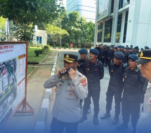 Brimob Polda Sumut Tampil Humanis dan Profesional, Kawal Penyampaian Aspirasi di Kantor Gubernur dengan Aman dan Kondusif