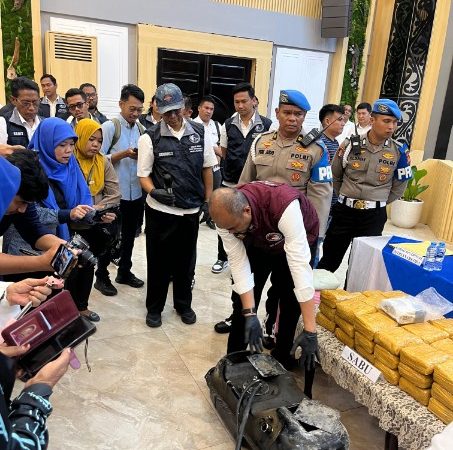 Terbongkar! Sabu 22 Kg Jaringan Malaysia–Aceh Disamarkan dalam Tangki Mobil, Kurir Ditangkap di Parkiran Mal Medan