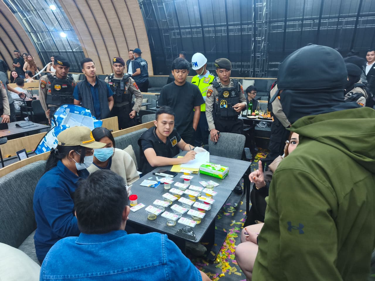 Dalam Semalam Empat THM di Medan Dirazia, Polda Sumut Amankan Lima Pengunjung Positif Narkoba