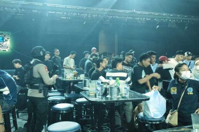 Sinergi Brimob Sumut dan BNNP Sumut Perangi Narkoba, Dua Pengunjung Tempat Hiburan Malam Terindikasi Positif