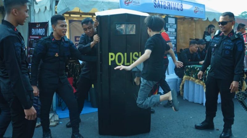 Semarak HUT Bhayangkara ke-80, Brimob Sumut Bagikan 1.000 Porsi Makan Gratis dan Gelar Pasar Murah untuk Warga di Car Free Day Medan