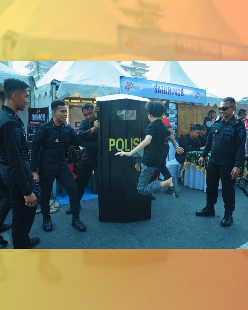 Semarak HUT Bhayangkara ke-80, Brimob Sumut Bagikan 1.000 Porsi Makan Gratis dan Gelar Pasar Murah untuk Warga di Car Free Day Medan