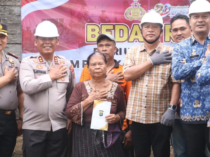 Jelang Hari Bhayangkara ke-80, Kapolres Simalungun Gelar Bedah Rumah: Nenek 76 Tahun Sambut Harapan Baru