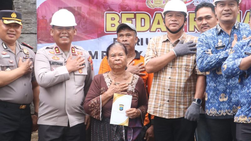Jelang Hari Bhayangkara ke-80, Kapolres Simalungun Gelar Bedah Rumah: Nenek 76 Tahun Sambut Harapan Baru