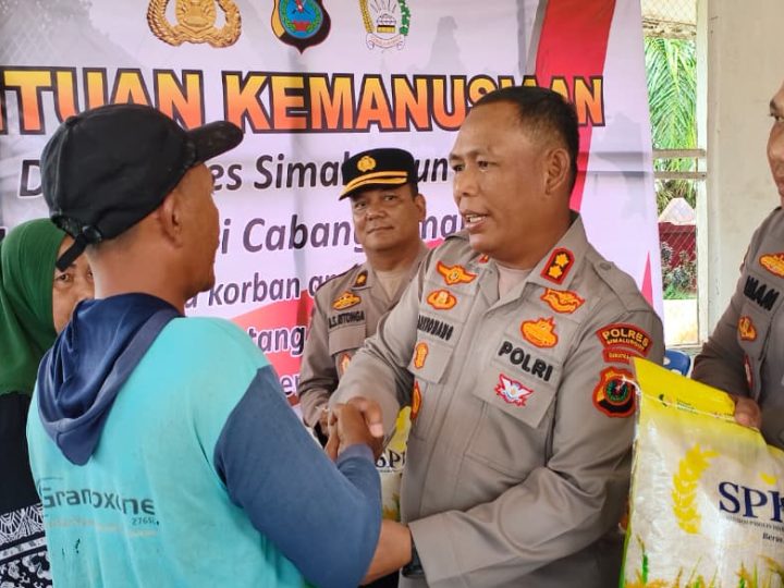 Kapolres Simalungun Turun Langsung, Salurkan Bantuan Kemanusiaan bagi Korban Angin Puting Beliung di Pematang Bandar