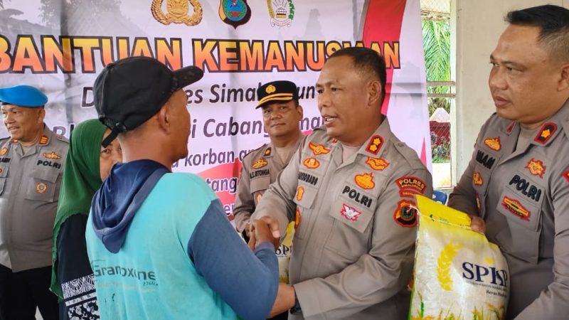 Kapolres Simalungun Turun Langsung, Salurkan Bantuan Kemanusiaan bagi Korban Angin Puting Beliung di Pematang Bandar