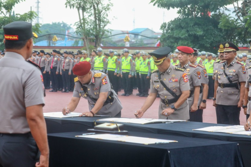 Kapolda Sumut Pimpin Sertijab 24 Pejabat Utama dan Kapolres, Tekankan Integritas serta Pelayanan Terbaik untuk Masyarakat