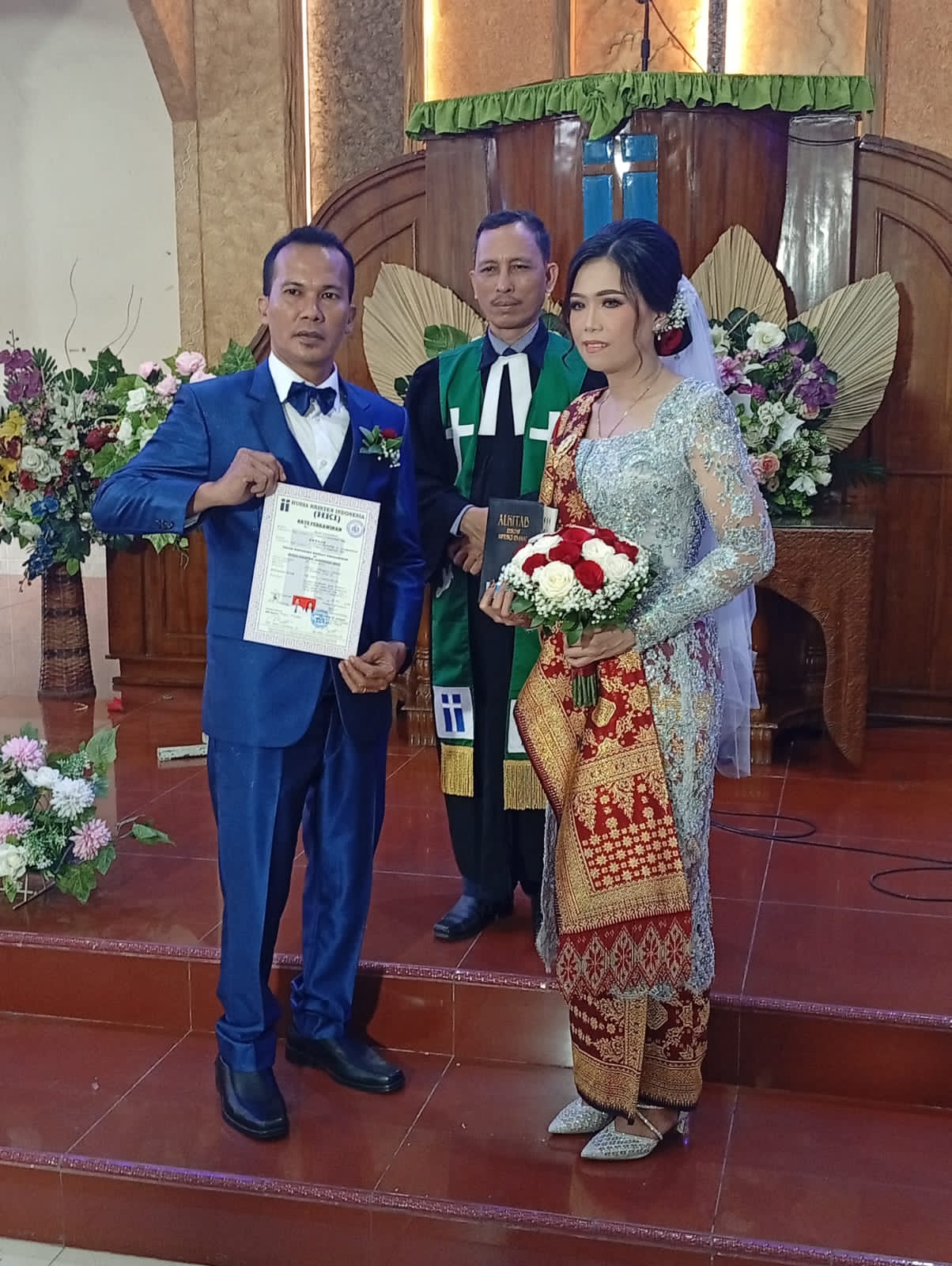 NIKAH KUDUS RUDI SIHOMBING & ANITA DESMARIA TOBING DI GEREJA HKI TANGGUK BONGKAR IX MEDAN