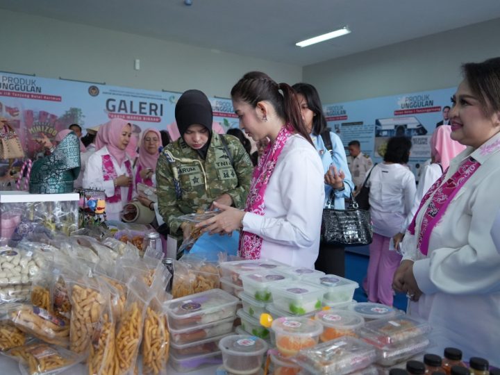 PRODUK KARYA WARGA BINAAN RUTAN BATAM CURI PERHATIAN IBU WAKIL PRESIDEN DALAM KUNJUNGAN KERJA RANGKAIAN HARI ANAK DI KEPULAUAN RIAU