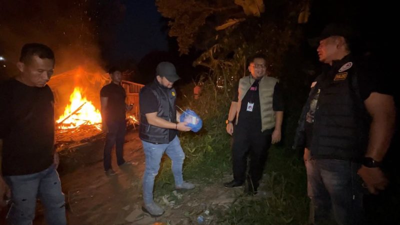 Dapat Perlawanan Warga, Sat Res Narkoba Polrestabes Medan Bumihanguskan Sarang Narkoba Klambir V
