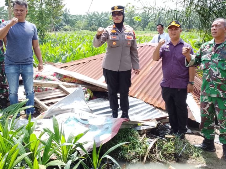 Polsek Binjai Gandeng TNI dan Kepala Desa Grebek Sarang Narkoba