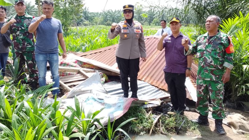 Polsek Binjai Gandeng TNI dan Kepala Desa Grebek Sarang Narkoba