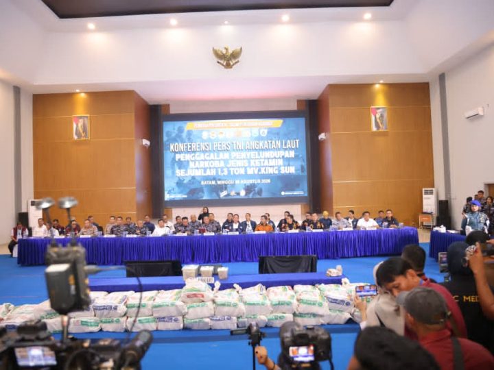 KAPOLDA KEPRI IKUTI KONFERENSI PERS PENGUNGKAPAN PENYELUNDUPAN 1,3 TON KETAMINE DI PERAIRAN BATAM