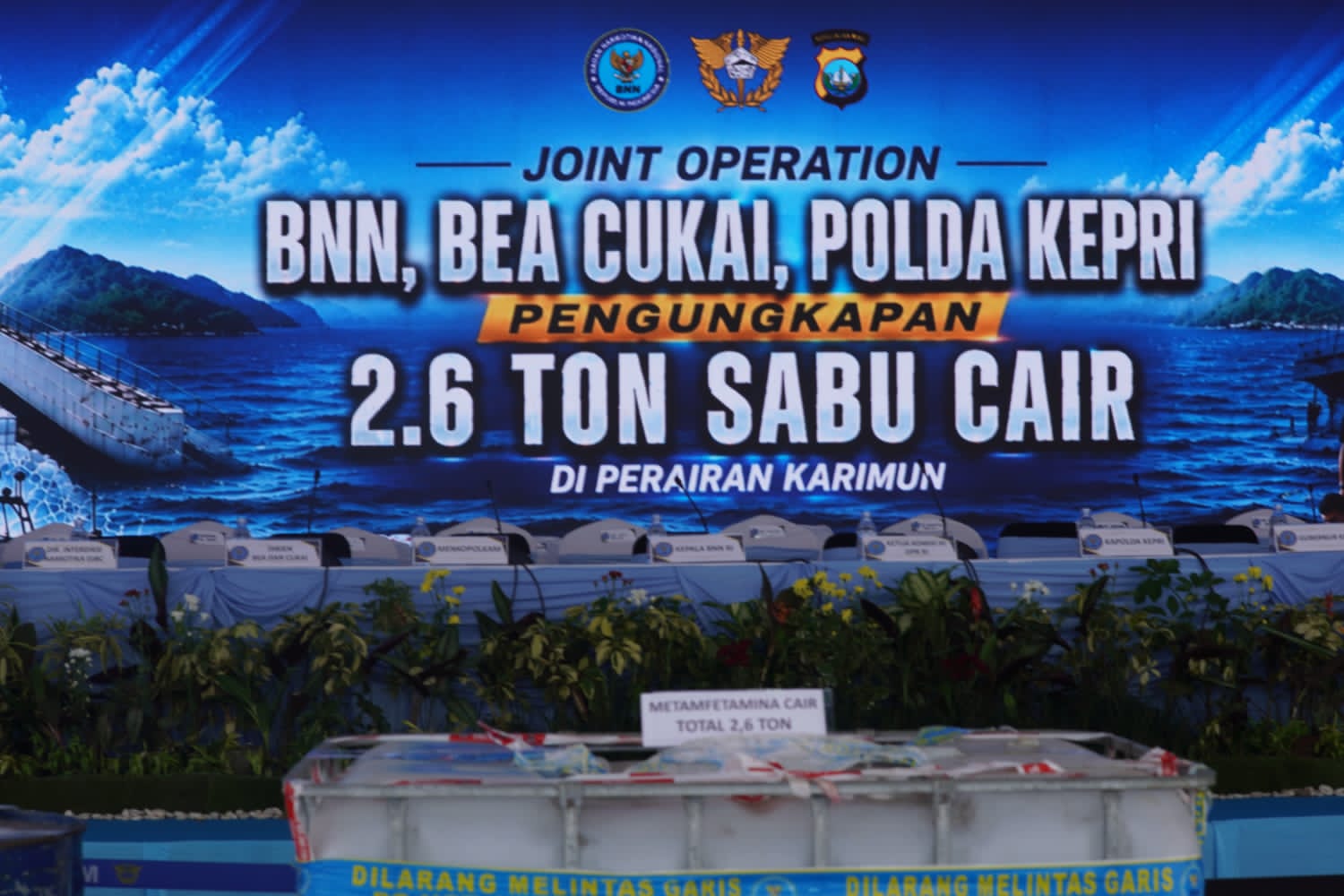 Bea Cukai dan BNN Gagalkan Peredaran 2,6 Ton Sabu Cair dan 1,57 Juta Rokok Ilegal dari MV Ocean Porter di Kepri