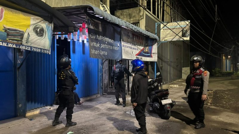 Tim Macan Polres Pelabuhan Belawan Amankan Sajam Saat Patroli