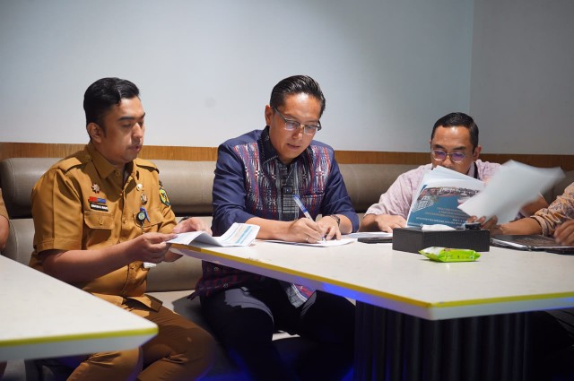 Rico Waas Siapkan Percepatan Bedah Rumah, Target 898 Unit Tuntas Desember